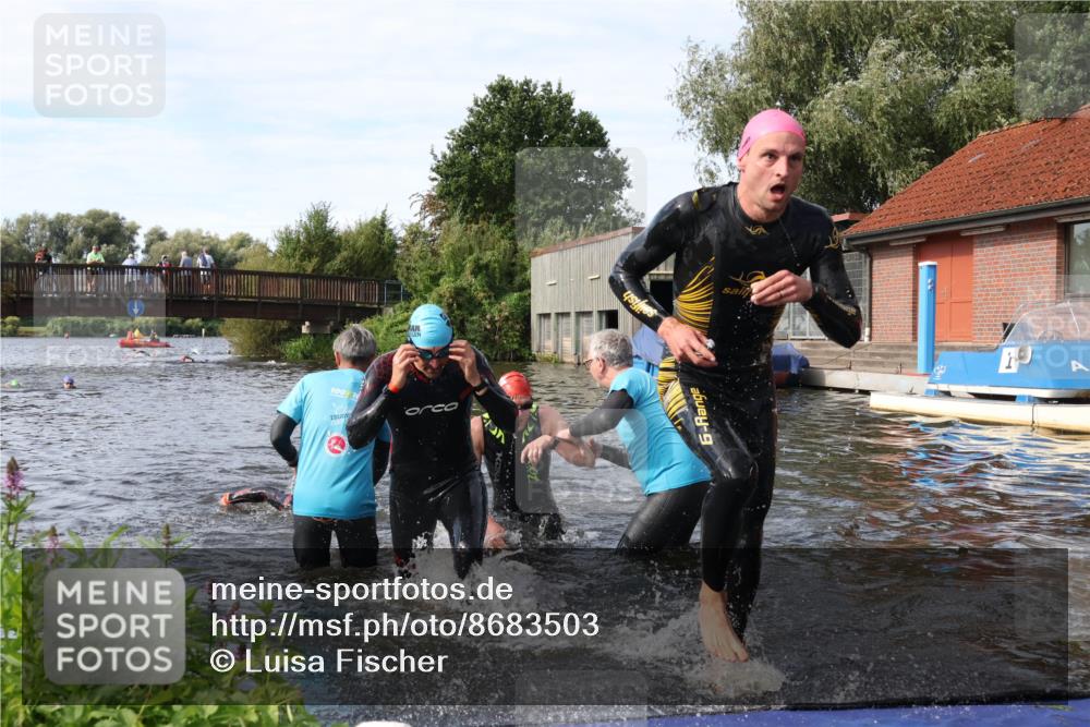 31.08.2025 - Elbe Triathlon Hamburg Luisa Fischer http://msf.ph/oto/8683503 31.08.2025 10:18:01 Schwimmen 1129, 1145, 1148 meine-sportfotos.de