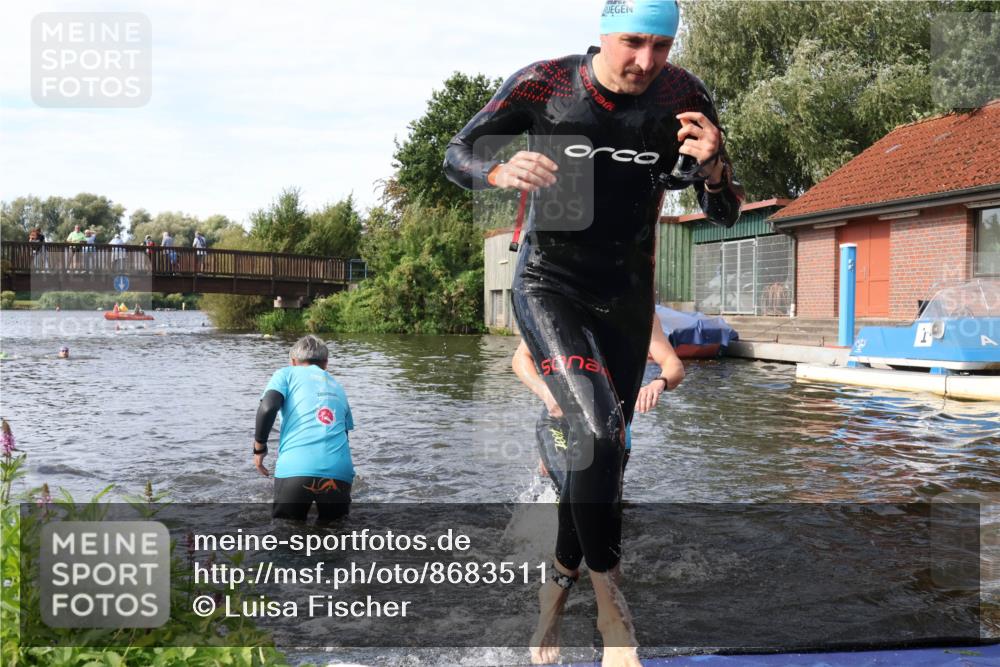 31.08.2025 - Elbe Triathlon Hamburg Luisa Fischer http://msf.ph/oto/8683511 31.08.2025 10:18:02 Schwimmen 1129, 1145, 1148 meine-sportfotos.de