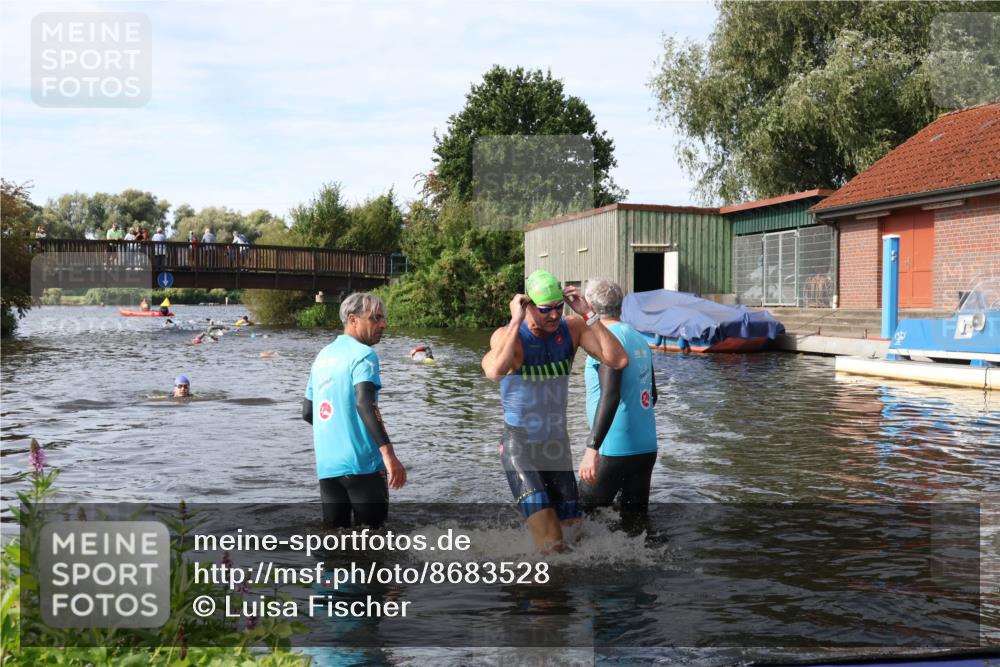 31.08.2025 - Elbe Triathlon Hamburg Luisa Fischer http://msf.ph/oto/8683528 31.08.2025 10:18:26 Schwimmen 1219 meine-sportfotos.de
