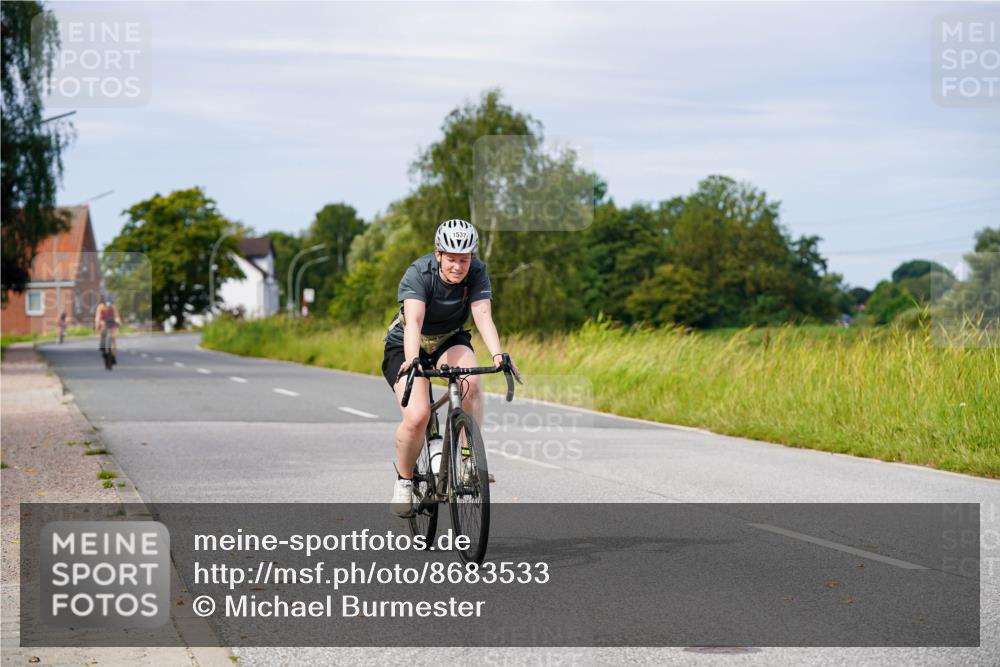 31.08.2025 - Elbe Triathlon Hamburg Michael Burmester http://msf.ph/oto/8683533 31.08.2025 11:11:32 Radfahren 1454, 1525, 1537 meine-sportfotos.de