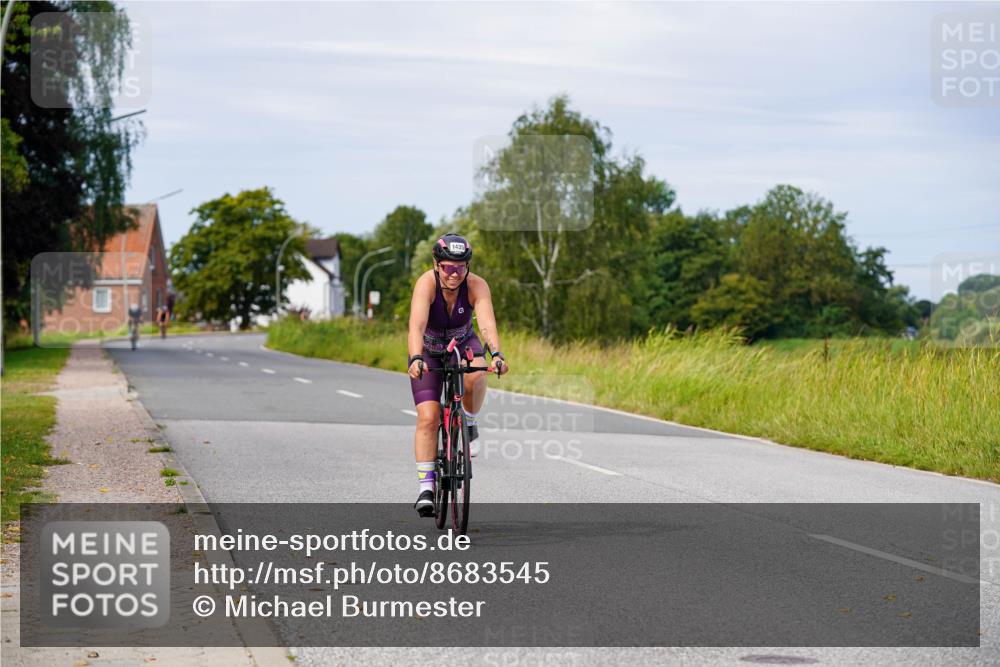 31.08.2025 - Elbe Triathlon Hamburg Michael Burmester http://msf.ph/oto/8683545 31.08.2025 11:11:44 Radfahren 1435 meine-sportfotos.de