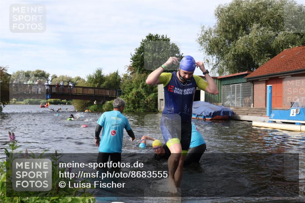 31.08.2025 - Elbe Triathlon Hamburg Luisa Fischer http://msf.ph/oto/8683555 31.08.2025 10:18:44 Schwimmen 1025, 1160, 1191 meine-sportfotos.de