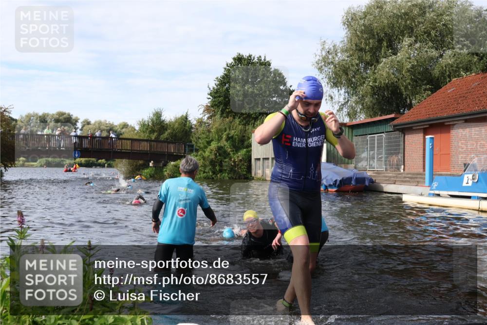 31.08.2025 - Elbe Triathlon Hamburg Luisa Fischer http://msf.ph/oto/8683557 31.08.2025 10:18:44 Schwimmen 1025, 1160, 1191 meine-sportfotos.de