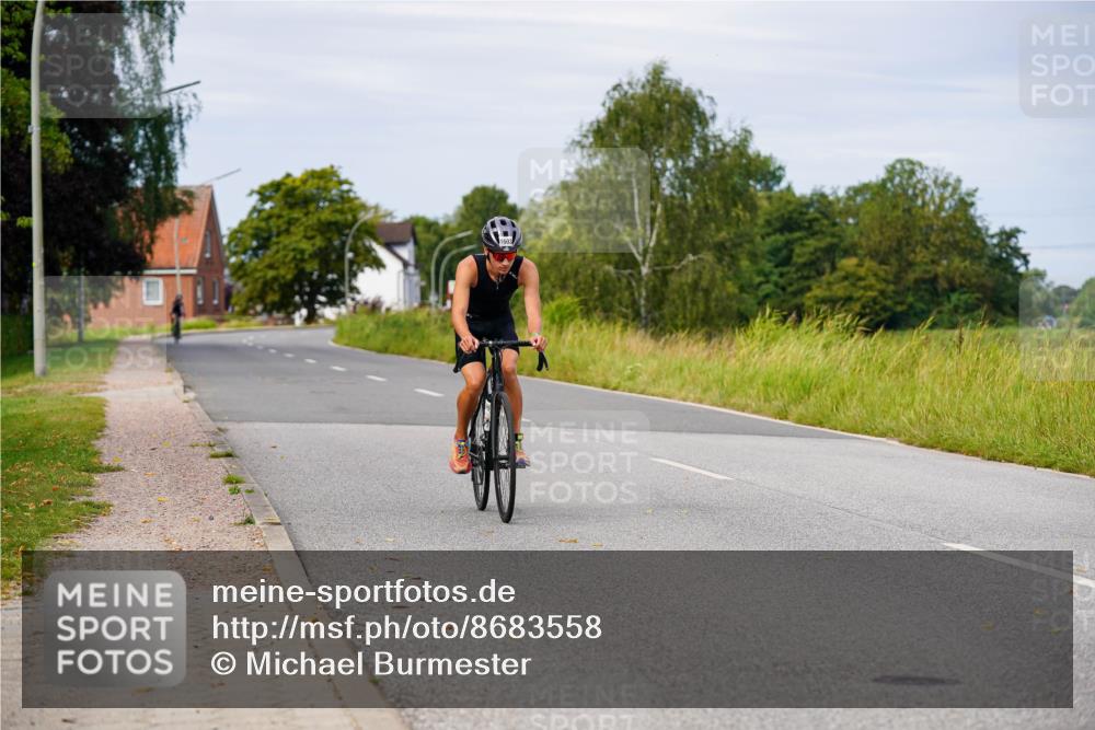 31.08.2025 - Elbe Triathlon Hamburg Michael Burmester http://msf.ph/oto/8683558 31.08.2025 11:11:57 Radfahren 1603 meine-sportfotos.de