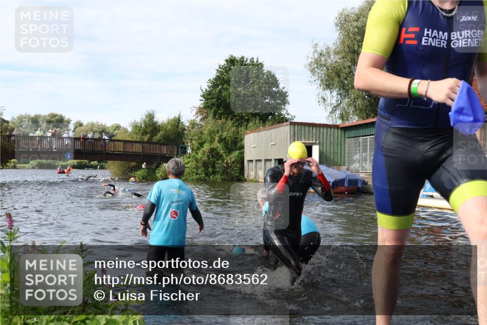 31.08.2025 - Elbe Triathlon Hamburg Luisa Fischer http://msf.ph/oto/8683562 31.08.2025 10:18:46 Schwimmen 1025, 1160, 1191 meine-sportfotos.de