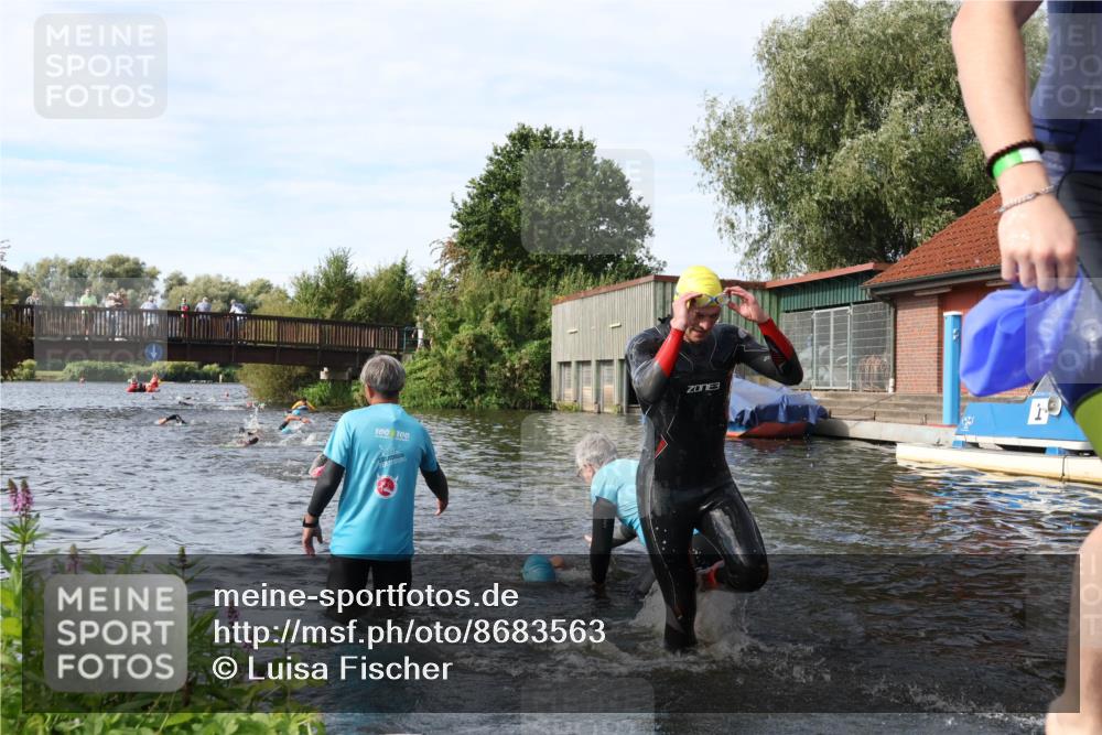 31.08.2025 - Elbe Triathlon Hamburg Luisa Fischer http://msf.ph/oto/8683563 31.08.2025 10:18:46 Schwimmen 1025, 1160, 1191 meine-sportfotos.de