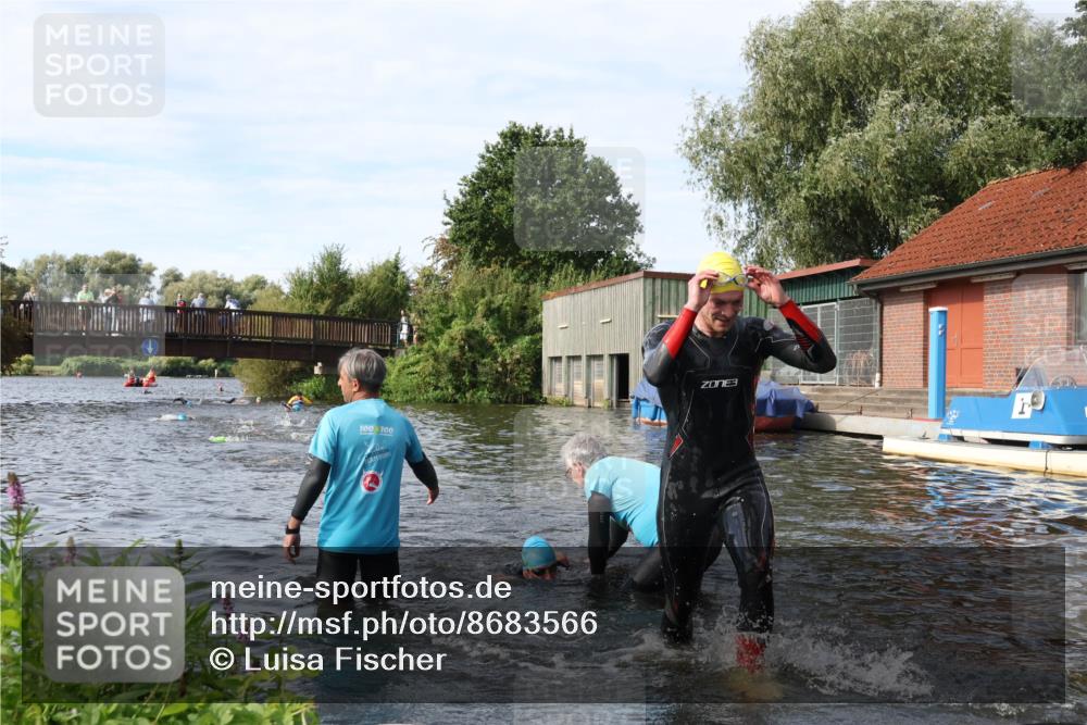 31.08.2025 - Elbe Triathlon Hamburg Luisa Fischer http://msf.ph/oto/8683566 31.08.2025 10:18:47 Schwimmen 1025, 1160, 1191 meine-sportfotos.de
