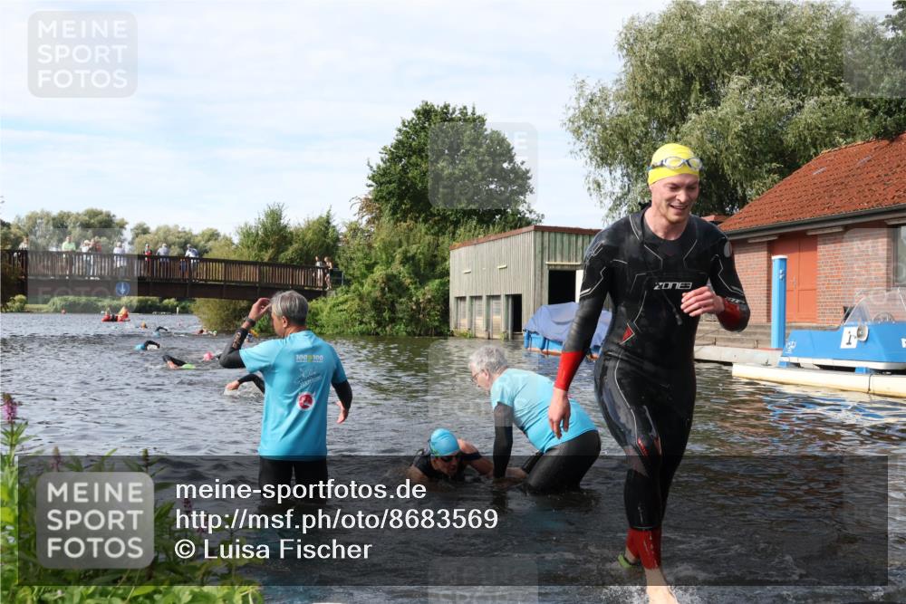 31.08.2025 - Elbe Triathlon Hamburg Luisa Fischer http://msf.ph/oto/8683569 31.08.2025 10:18:47 Schwimmen 1025, 1160, 1191 meine-sportfotos.de