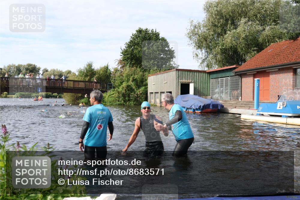 31.08.2025 - Elbe Triathlon Hamburg Luisa Fischer http://msf.ph/oto/8683571 31.08.2025 10:18:49 Schwimmen 1025, 1160, 1191 meine-sportfotos.de