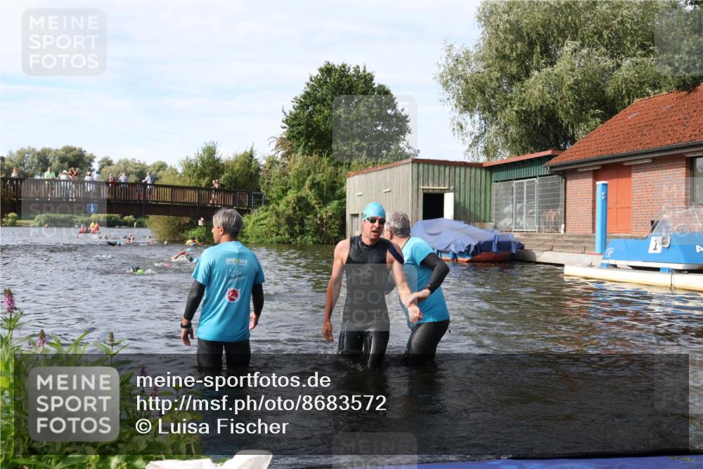 31.08.2025 - Elbe Triathlon Hamburg Luisa Fischer http://msf.ph/oto/8683572 31.08.2025 10:18:49 Schwimmen 1025, 1160, 1191 meine-sportfotos.de