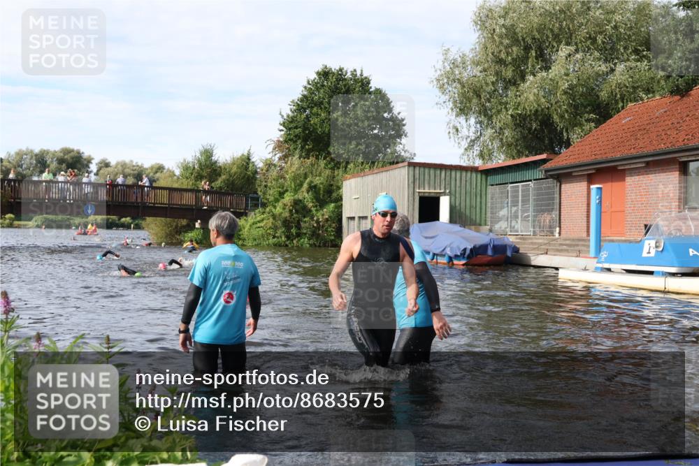 31.08.2025 - Elbe Triathlon Hamburg Luisa Fischer http://msf.ph/oto/8683575 31.08.2025 10:18:49 Schwimmen 1025, 1160, 1191 meine-sportfotos.de