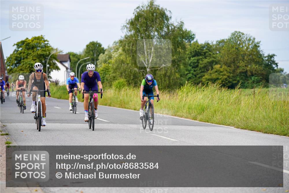 31.08.2025 - Elbe Triathlon Hamburg Michael Burmester http://msf.ph/oto/8683584 31.08.2025 11:12:24 Radfahren 1374, 1390, 1395, 1404, 1433, 1442, 1462, 1476, 1615 meine-sportfotos.de