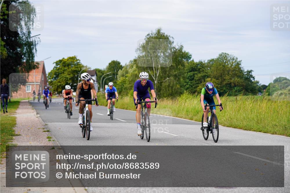 31.08.2025 - Elbe Triathlon Hamburg Michael Burmester http://msf.ph/oto/8683589 31.08.2025 11:12:25 Radfahren 1374, 1390, 1395, 1404, 1442, 1462, 1615 meine-sportfotos.de