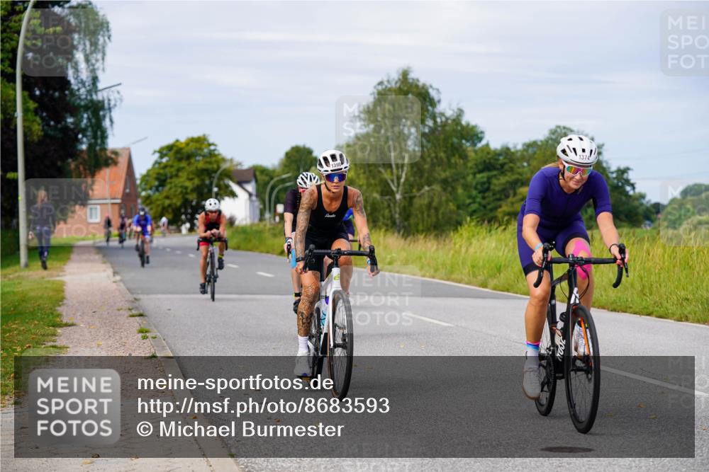 31.08.2025 - Elbe Triathlon Hamburg Michael Burmester http://msf.ph/oto/8683593 31.08.2025 11:12:26 Radfahren 1374, 1390, 1395, 1404, 1442, 1462, 1615 meine-sportfotos.de