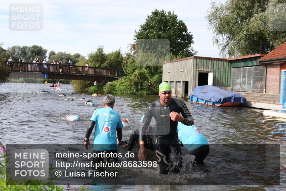 31.08.2025 - Elbe Triathlon Hamburg Luisa Fischer http://msf.ph/oto/8683598 31.08.2025 10:19:05 Schwimmen 1123, 1128, 1183, 1196 meine-sportfotos.de