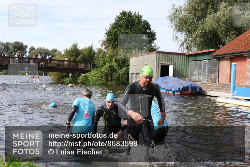 31.08.2025 - Elbe Triathlon Hamburg Luisa Fischer http://msf.ph/oto/8683599 31.08.2025 10:19:05 Schwimmen 1123, 1128, 1183, 1196 meine-sportfotos.de