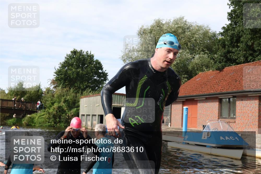 31.08.2025 - Elbe Triathlon Hamburg Luisa Fischer http://msf.ph/oto/8683610 31.08.2025 10:19:08 Schwimmen 1123, 1128, 1183, 1196, 1202 meine-sportfotos.de