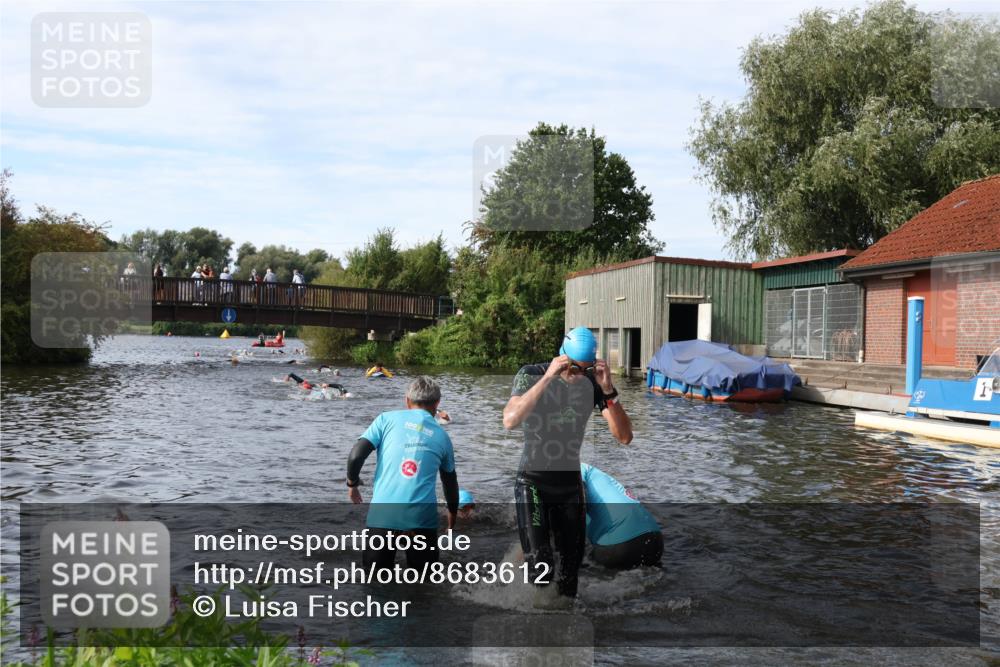 31.08.2025 - Elbe Triathlon Hamburg Luisa Fischer http://msf.ph/oto/8683612 31.08.2025 10:19:12 Schwimmen 1123, 1128, 1183, 1202 meine-sportfotos.de