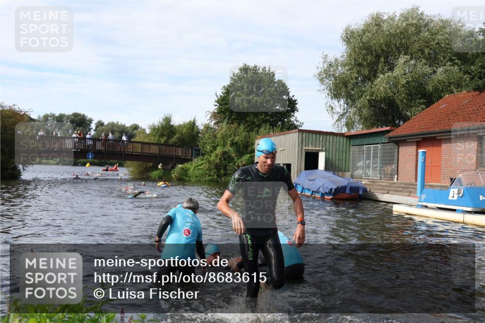 31.08.2025 - Elbe Triathlon Hamburg Luisa Fischer http://msf.ph/oto/8683615 31.08.2025 10:19:12 Schwimmen 1123, 1128, 1183, 1202 meine-sportfotos.de