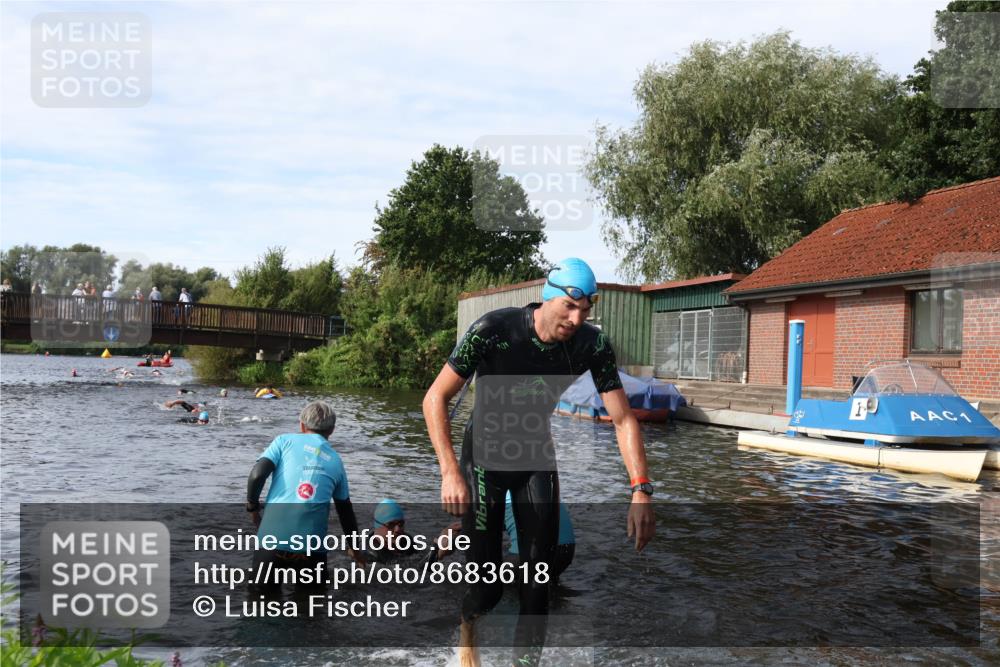 31.08.2025 - Elbe Triathlon Hamburg Luisa Fischer http://msf.ph/oto/8683618 31.08.2025 10:19:13 Schwimmen 1123, 1128, 1183, 1202 meine-sportfotos.de