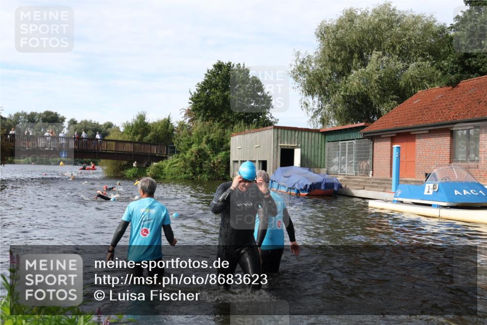 31.08.2025 - Elbe Triathlon Hamburg Luisa Fischer http://msf.ph/oto/8683623 31.08.2025 10:19:15 Schwimmen 1123, 1202 meine-sportfotos.de