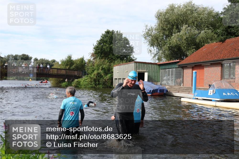 31.08.2025 - Elbe Triathlon Hamburg Luisa Fischer http://msf.ph/oto/8683625 31.08.2025 10:19:16 Schwimmen 1123, 1202 meine-sportfotos.de
