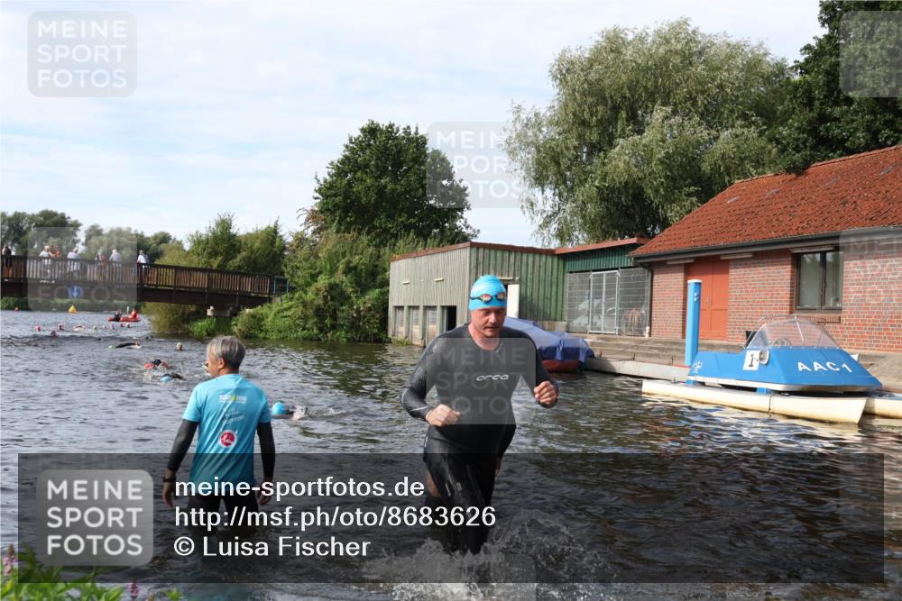 31.08.2025 - Elbe Triathlon Hamburg Luisa Fischer http://msf.ph/oto/8683626 31.08.2025 10:19:16 Schwimmen 1123, 1202 meine-sportfotos.de