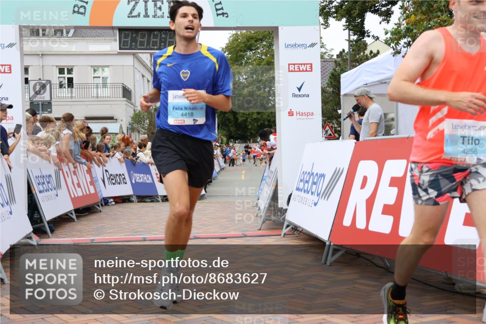 31.08.2025 - 21. Blankeneser Heldenlauf Strokosch-Dieckow http://msf.ph/oto/8683627 31.08.2025 12:03:30 Ziel 4256, 4418, 4032 meine-sportfotos.de