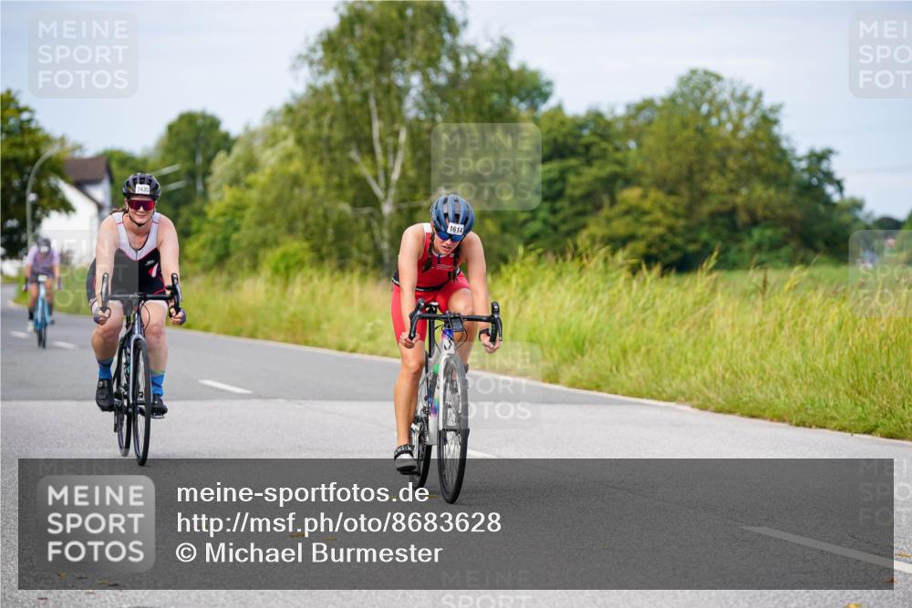 31.08.2025 - Elbe Triathlon Hamburg Michael Burmester http://msf.ph/oto/8683628 31.08.2025 11:12:33 Radfahren 1395, 1409, 1430, 1517, 1614 meine-sportfotos.de