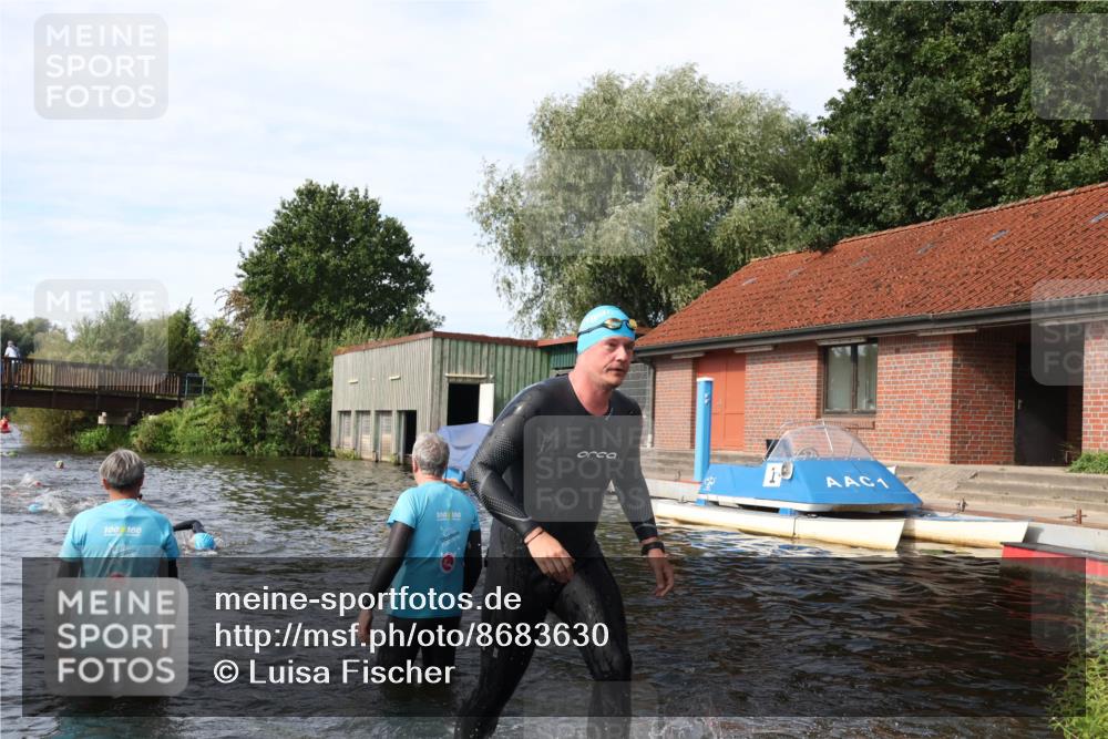 31.08.2025 - Elbe Triathlon Hamburg Luisa Fischer http://msf.ph/oto/8683630 31.08.2025 10:19:17 Schwimmen 1123, 1202 meine-sportfotos.de