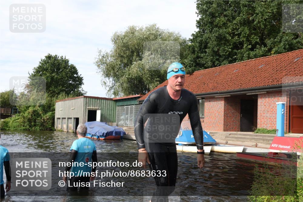 31.08.2025 - Elbe Triathlon Hamburg Luisa Fischer http://msf.ph/oto/8683633 31.08.2025 10:19:17 Schwimmen 1123, 1202 meine-sportfotos.de