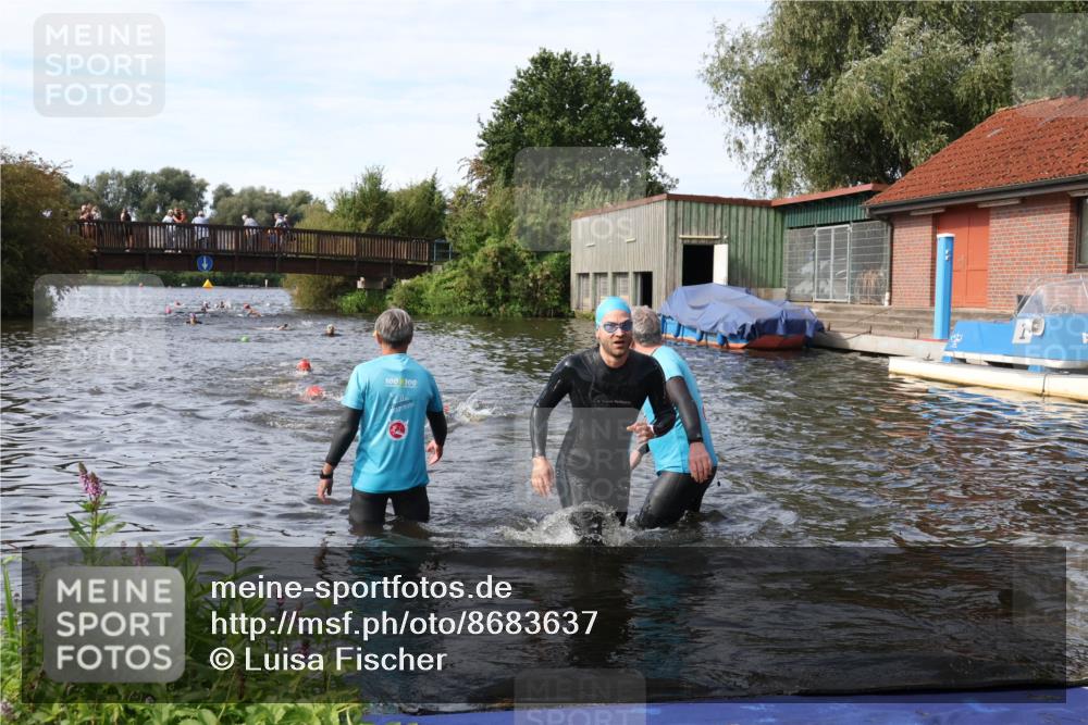 31.08.2025 - Elbe Triathlon Hamburg Luisa Fischer http://msf.ph/oto/8683637 31.08.2025 10:19:26 Schwimmen 1187 meine-sportfotos.de