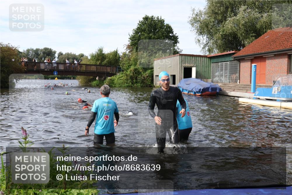 31.08.2025 - Elbe Triathlon Hamburg Luisa Fischer http://msf.ph/oto/8683639 31.08.2025 10:19:26 Schwimmen 1187 meine-sportfotos.de
