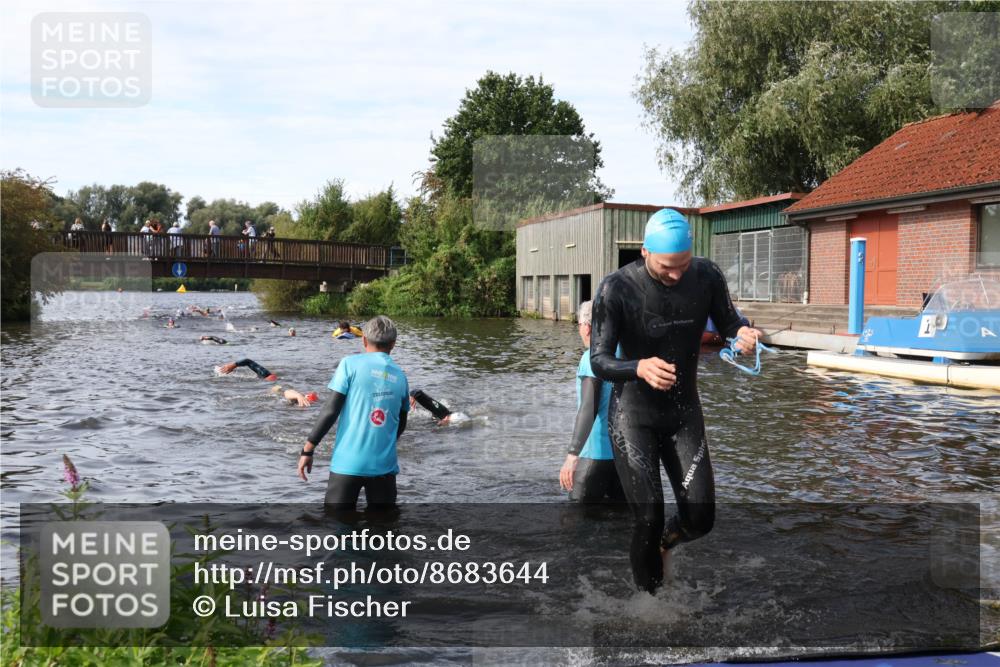 31.08.2025 - Elbe Triathlon Hamburg Luisa Fischer http://msf.ph/oto/8683644 31.08.2025 10:19:28 Schwimmen 1155, 1187, 1209 meine-sportfotos.de