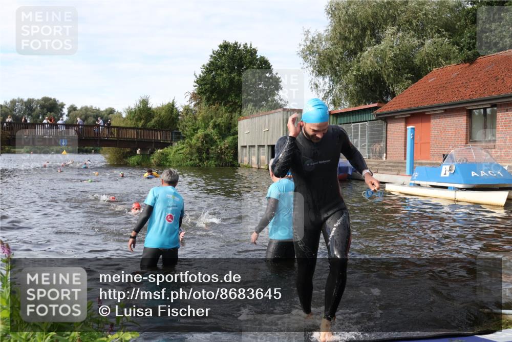 31.08.2025 - Elbe Triathlon Hamburg Luisa Fischer http://msf.ph/oto/8683645 31.08.2025 10:19:28 Schwimmen 1155, 1187, 1209 meine-sportfotos.de