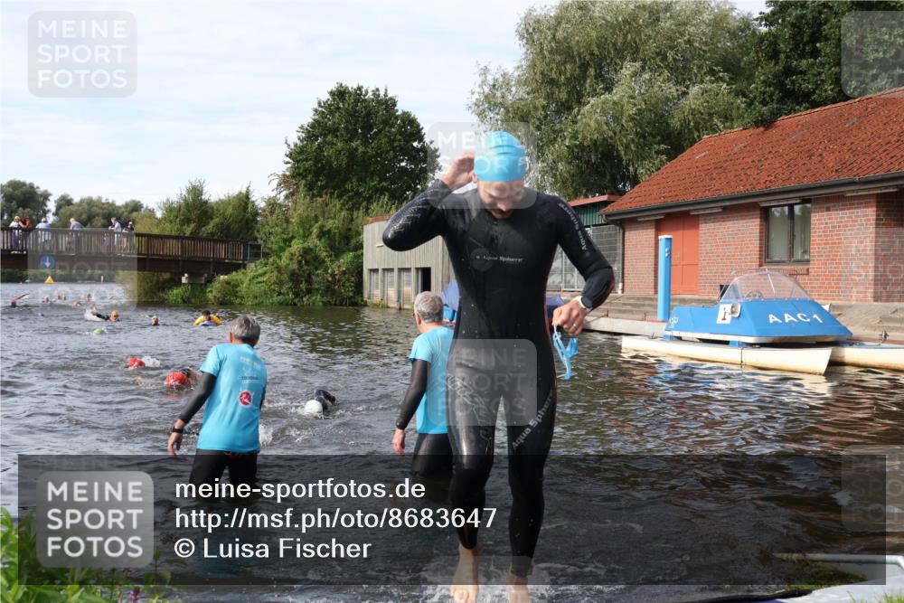 31.08.2025 - Elbe Triathlon Hamburg Luisa Fischer http://msf.ph/oto/8683647 31.08.2025 10:19:28 Schwimmen 1155, 1187, 1209 meine-sportfotos.de