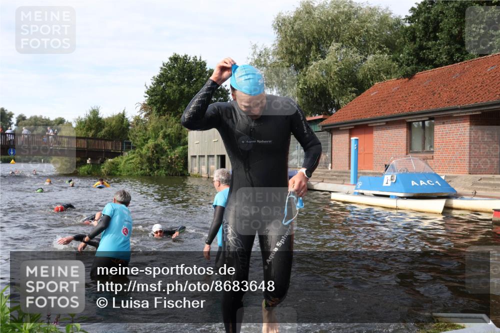 31.08.2025 - Elbe Triathlon Hamburg Luisa Fischer http://msf.ph/oto/8683648 31.08.2025 10:19:29 Schwimmen 1155, 1187, 1209 meine-sportfotos.de