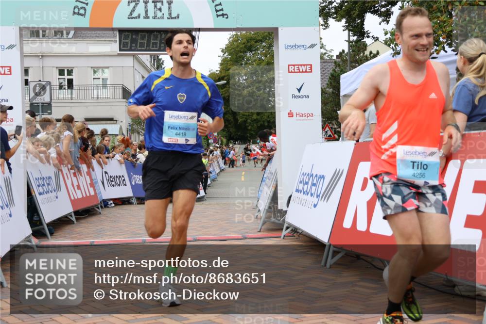 31.08.2025 - 21. Blankeneser Heldenlauf Strokosch-Dieckow http://msf.ph/oto/8683651 31.08.2025 12:03:30 Ziel 4256, 4418, 4032 meine-sportfotos.de