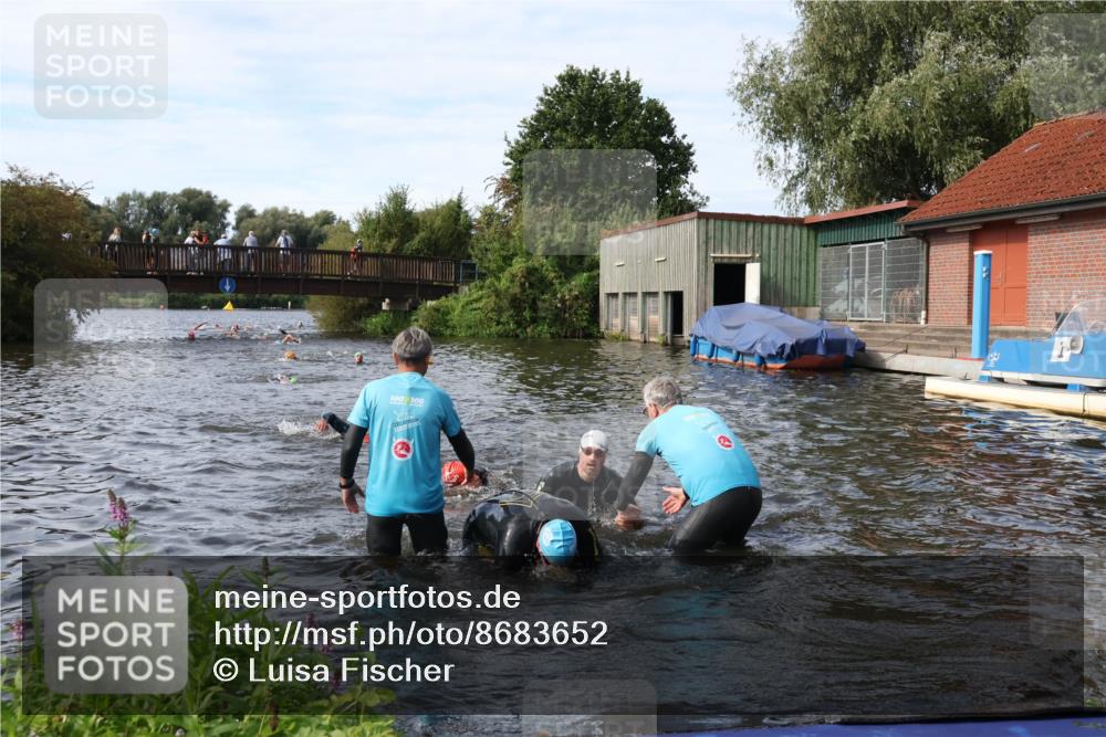 31.08.2025 - Elbe Triathlon Hamburg Luisa Fischer http://msf.ph/oto/8683652 31.08.2025 10:19:32 Schwimmen 1155, 1164, 1187, 1209 meine-sportfotos.de