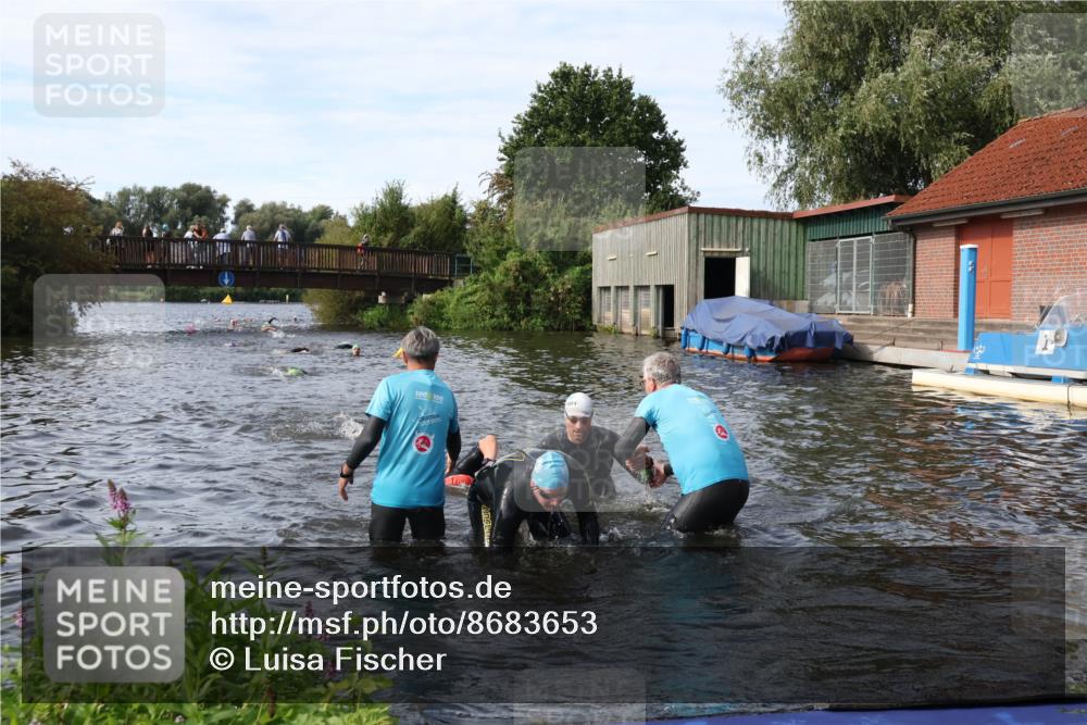 31.08.2025 - Elbe Triathlon Hamburg Luisa Fischer http://msf.ph/oto/8683653 31.08.2025 10:19:33 Schwimmen 1155, 1164, 1187, 1209 meine-sportfotos.de