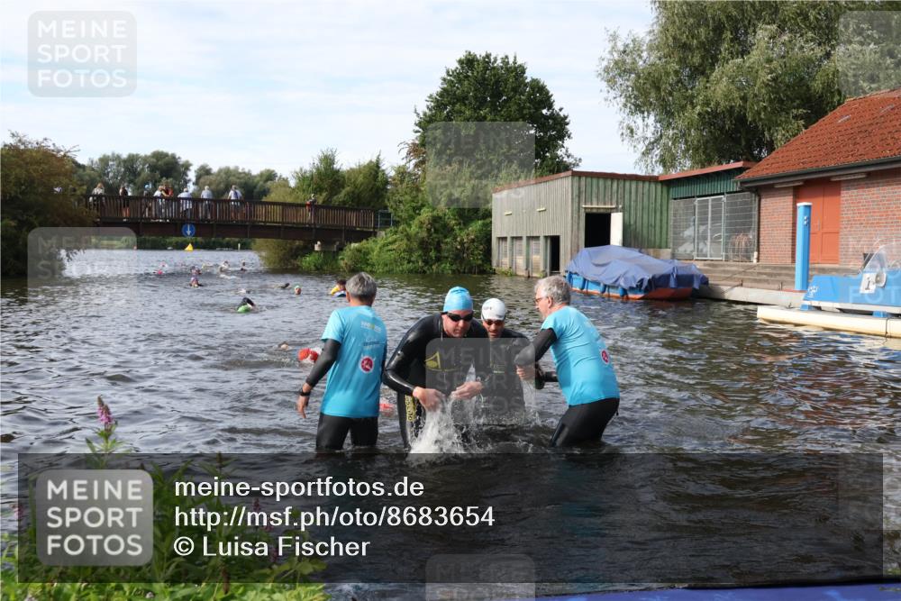 31.08.2025 - Elbe Triathlon Hamburg Luisa Fischer http://msf.ph/oto/8683654 31.08.2025 10:19:33 Schwimmen 1155, 1164, 1187, 1209 meine-sportfotos.de