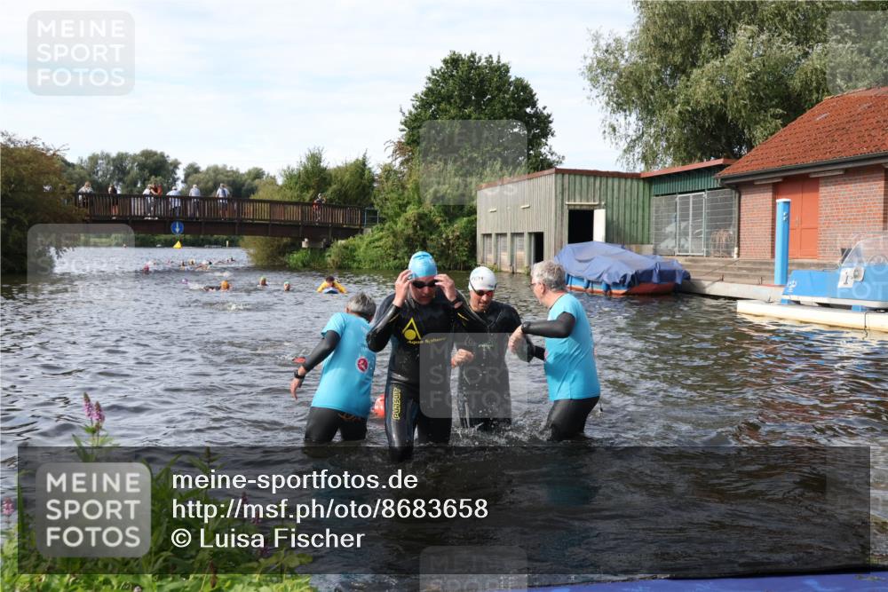 31.08.2025 - Elbe Triathlon Hamburg Luisa Fischer http://msf.ph/oto/8683658 31.08.2025 10:19:34 Schwimmen 1155, 1164, 1209 meine-sportfotos.de