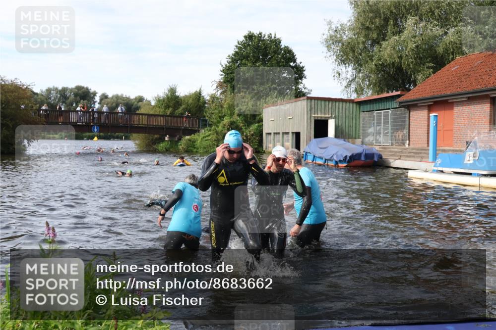 31.08.2025 - Elbe Triathlon Hamburg Luisa Fischer http://msf.ph/oto/8683662 31.08.2025 10:19:34 Schwimmen 1155, 1164, 1209 meine-sportfotos.de