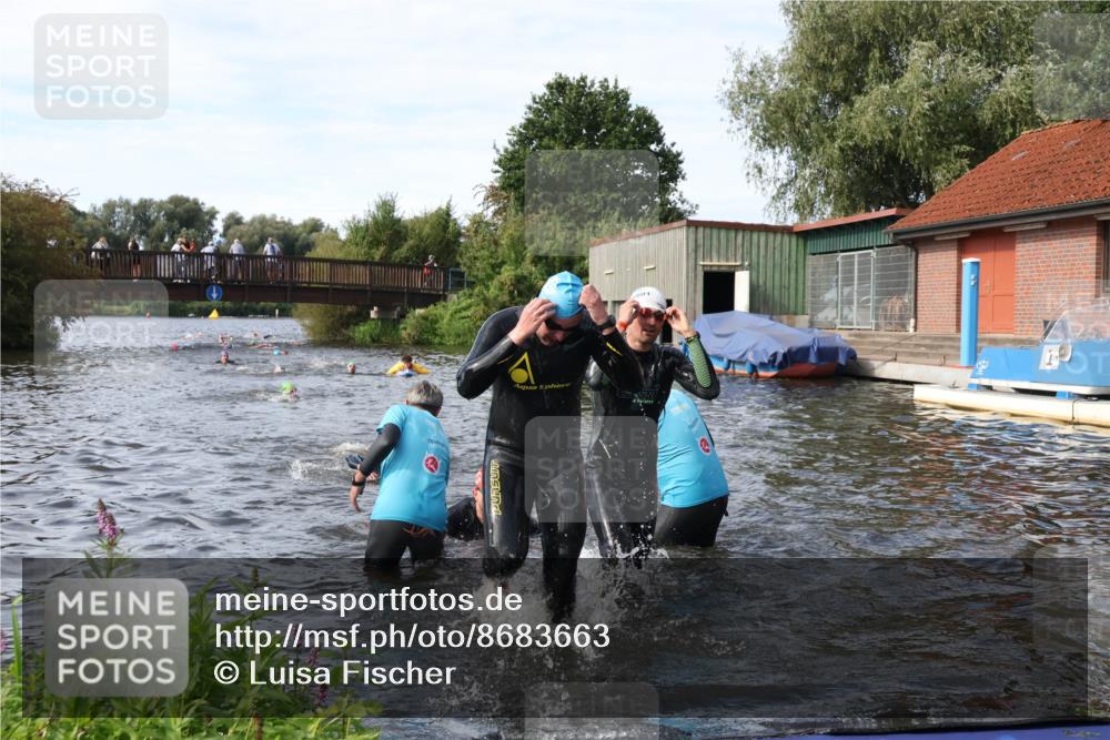 31.08.2025 - Elbe Triathlon Hamburg Luisa Fischer http://msf.ph/oto/8683663 31.08.2025 10:19:35 Schwimmen 1155, 1164, 1209 meine-sportfotos.de