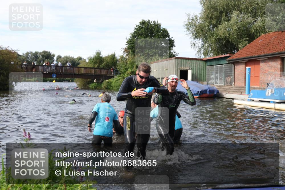 31.08.2025 - Elbe Triathlon Hamburg Luisa Fischer http://msf.ph/oto/8683665 31.08.2025 10:19:35 Schwimmen 1155, 1164, 1209 meine-sportfotos.de