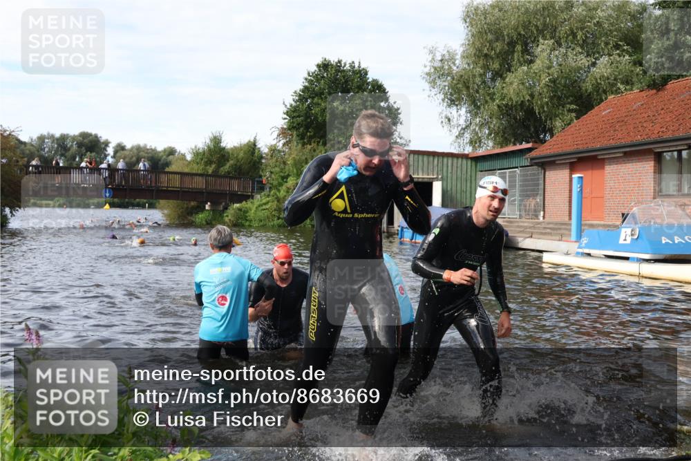 31.08.2025 - Elbe Triathlon Hamburg Luisa Fischer http://msf.ph/oto/8683669 31.08.2025 10:19:36 Schwimmen 1155, 1164, 1209 meine-sportfotos.de