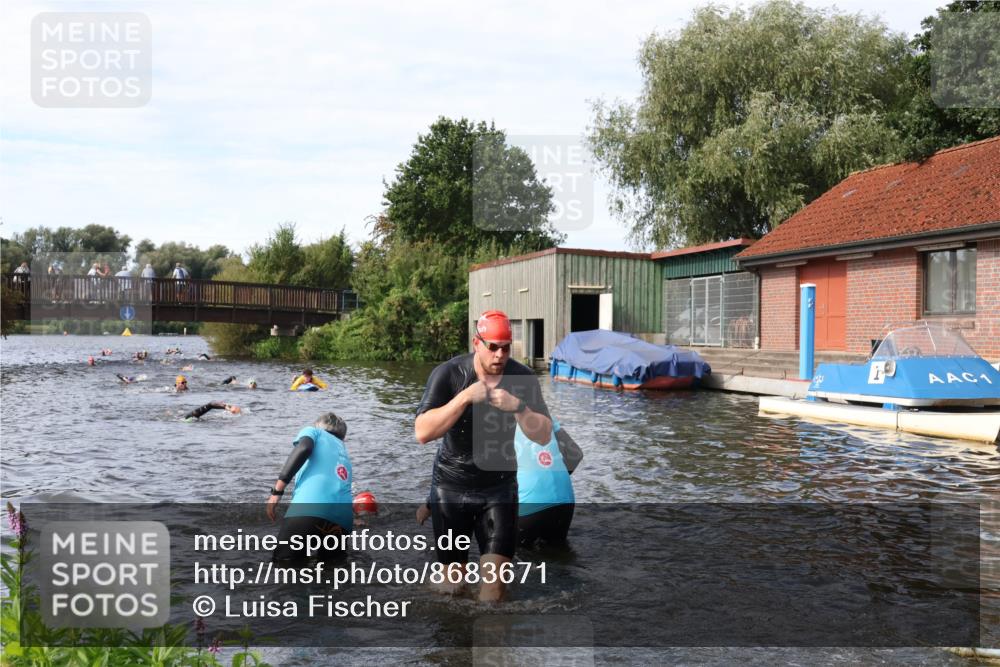 31.08.2025 - Elbe Triathlon Hamburg Luisa Fischer http://msf.ph/oto/8683671 31.08.2025 10:19:37 Schwimmen 1155, 1164, 1209 meine-sportfotos.de