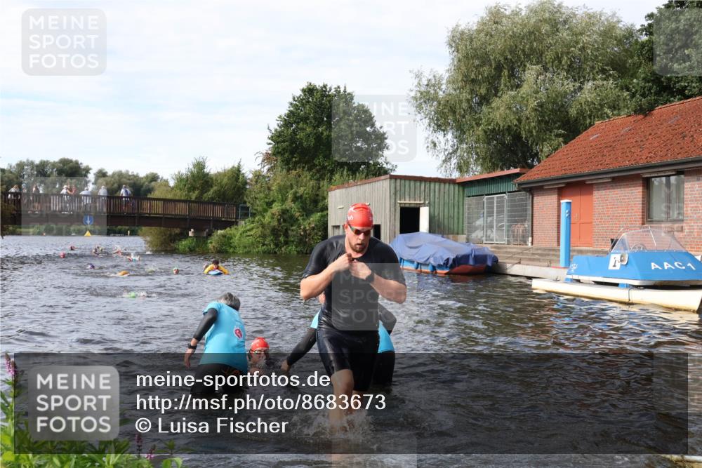31.08.2025 - Elbe Triathlon Hamburg Luisa Fischer http://msf.ph/oto/8683673 31.08.2025 10:19:38 Schwimmen 1155, 1164, 1209 meine-sportfotos.de