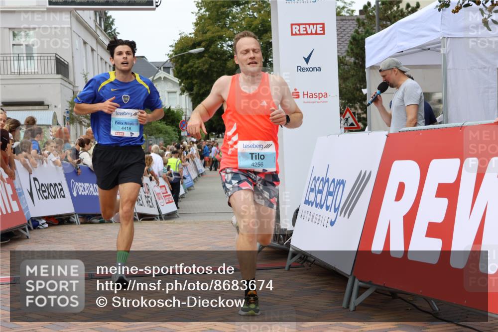 31.08.2025 - 21. Blankeneser Heldenlauf Strokosch-Dieckow http://msf.ph/oto/8683674 31.08.2025 12:03:29 Ziel 4256, 4418, 4032 meine-sportfotos.de