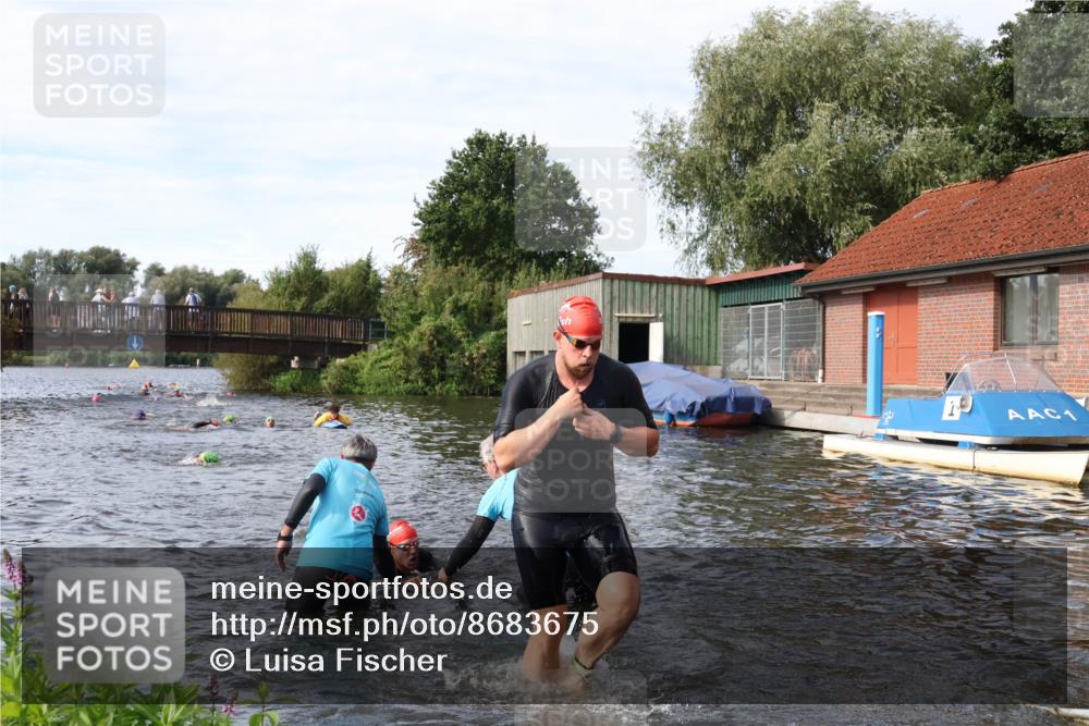 31.08.2025 - Elbe Triathlon Hamburg Luisa Fischer http://msf.ph/oto/8683675 31.08.2025 10:19:38 Schwimmen 1155, 1164, 1209 meine-sportfotos.de